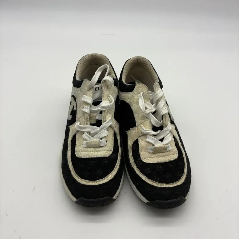 CHANEL Suede Calfskin Black and White CC Logo Sneakers Sz 8 1/2 EU 39